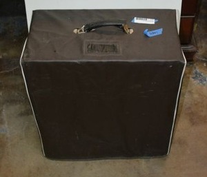 lot 268 image: Vintage Sound Craft Microphone and Amplifier in One Unit, Model L56B