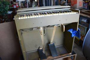 lot 42 image: WW2 Army Organ