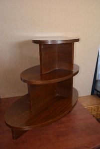 lot 48 image: 3-Tiered Oval Side Table