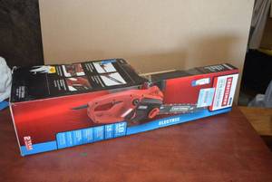 lot 193 image: Craftsman 18 Electric Chain Saw
