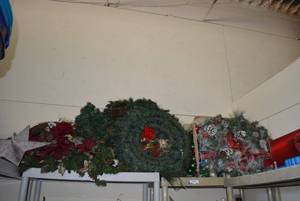 lot 195 image: Christmas Wreaths and Greenery