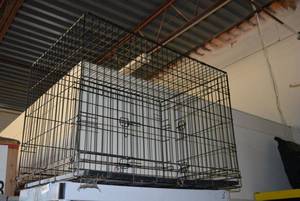 lot 223 image: Large Dog Wire Kennel