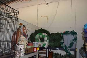 lot 208 image: Christmas Wreaths, Decorations and Pumpkin Decorations