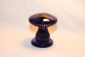 lot 341 image: Vintage deep purple Amethyst Glass mushroom. Probably Blenko but unmarked. Please preview. 3H