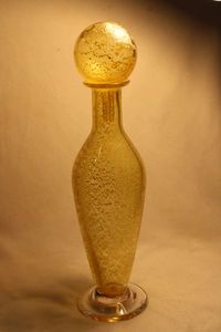 lot 326 image: Murano or Murano style Sommerso clear and gold decanter with matching stopper