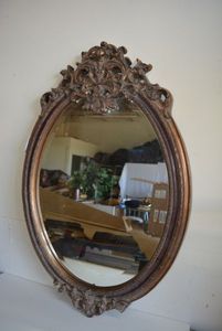 lot 117 image: Ornate Oval Mirror  Approx. 42 Tall x 27.5 Wide