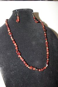 lot 370 image: Tigers eye demi parure set. Includes necklace and ear wire earrings