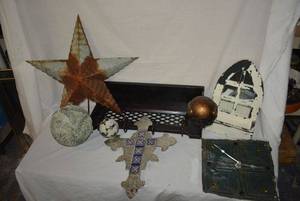 lot 286 image: Home Decor Metal Wall Art, Clock and Globes
