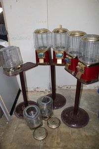 lot 143 image: Candy Vending Machines and Stands with Key