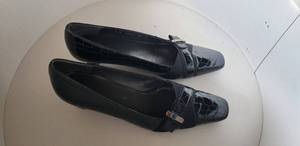 lot 22 image: Black Sioux Shoes