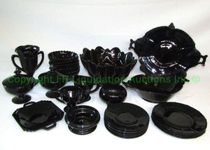 lot 103 image: Onyx glassware serving set
