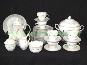 lot 8 image: Wunsiedel Bavarian porcelain serving set made in Germany