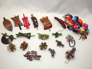 lot 111 image: Assorted fashion hair clips and pins as shown