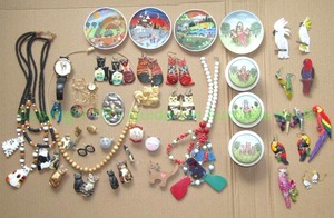lot 65 image: Assorted Cat & Bird theme fashion jewelry and more