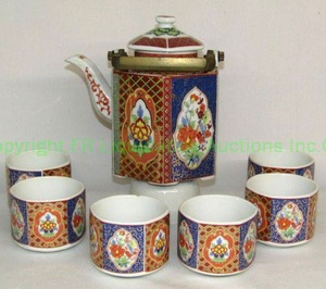lot 47 image: Vintage Asian style porcelain tea serving set (tea pot has a repaired crack)