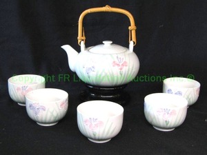 lot 295 image: Floral theme ceramic tea serving set