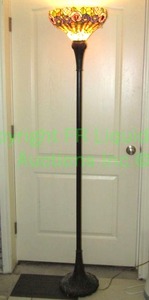 lot 108 image: Tiffany style stained glass rose pattern free standing accent lamp, 72 tall