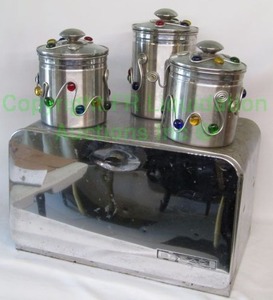 lot 90 image: Mid century Beauty Box by Lincoln bread box and condiment containers