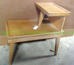 lot 251 image: Retro mid century end table