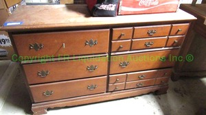 lot 276 image: Retro vanity dresser