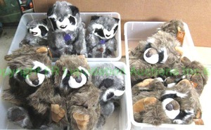 lot 297 image: Fiesta toys stuffed racoons