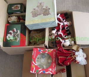 lot 285 image: Assorted Christmas decor as shown