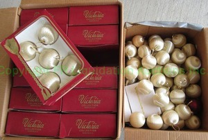 lot 287 image: Victoria collection decorative Christmas ornaments, 1 case full plus