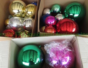 lot 292 image: Oversized large Christmas ornaments as shown