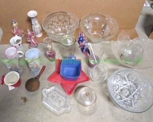 lot 216 image: Assorted glassware and decor as shown