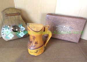 lot 226 image: Solid Alder one piece hinged lid stein made in Germany, Rose wood hinged box and wall decor chime