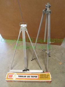 lot 237 image: Tri-pods and marker board easle