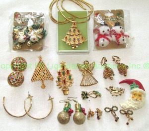 lot 55 image: Christmas theme fashion jewelry