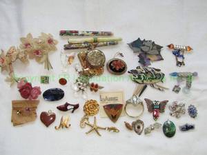 lot 54 image: Fashion jewelry including Banana Bob, and more