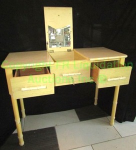 lot 89 image: Vintage mid century vanity desk, 30 x 40 x 17 (mirror is broken)