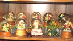 lot 166 image: Wood base and resin snow globes