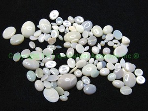 lot 93 image: Assorted white opals. Varying sizes. Generous quantity.