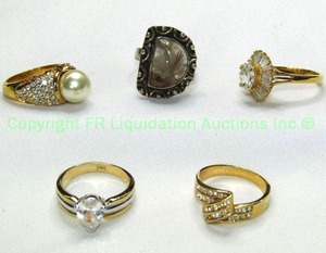 lot 146 image: (5) Rings. Includes (3) quartz rings, Simulant ring and a Sterling Silver Agate ring (unmarked)