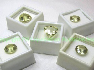 lot 338 image: (5) Yellow Labradorite gemstones. Varying sizes.
