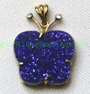 lot 339 image: 10K yellow gold and purple Drusy pendant in apple form. Marked 10K.