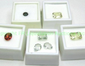 lot 373 image: (5) Labradorite gemstones. Varying sizes.