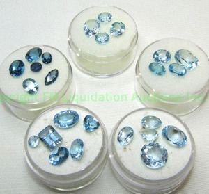 lot 413 image: (5) Topaz  Blue gemstones. Varying sizes and quantities.