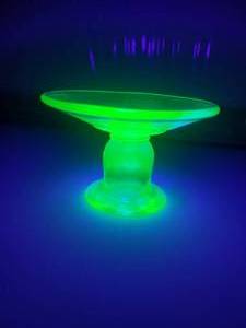 lot 50 image: Green Uranium oxide Glass
