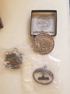 lot 28 image: Railroad ornaments
