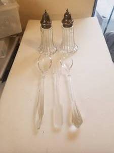 lot 34 image: Kitchen collectibles