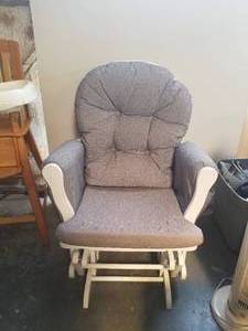 lot 7 image: Rocking Chair
