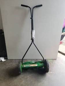 lot 83 image: Scotts push mower