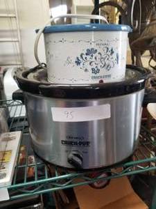 lot 95 image: KITCHEN ITEMS - Crock pots