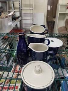lot 89 image: Blue dishes