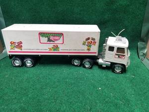 lot 135 image: ertl toy truck