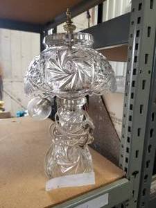 lot 161 image: Crystal glass lamp